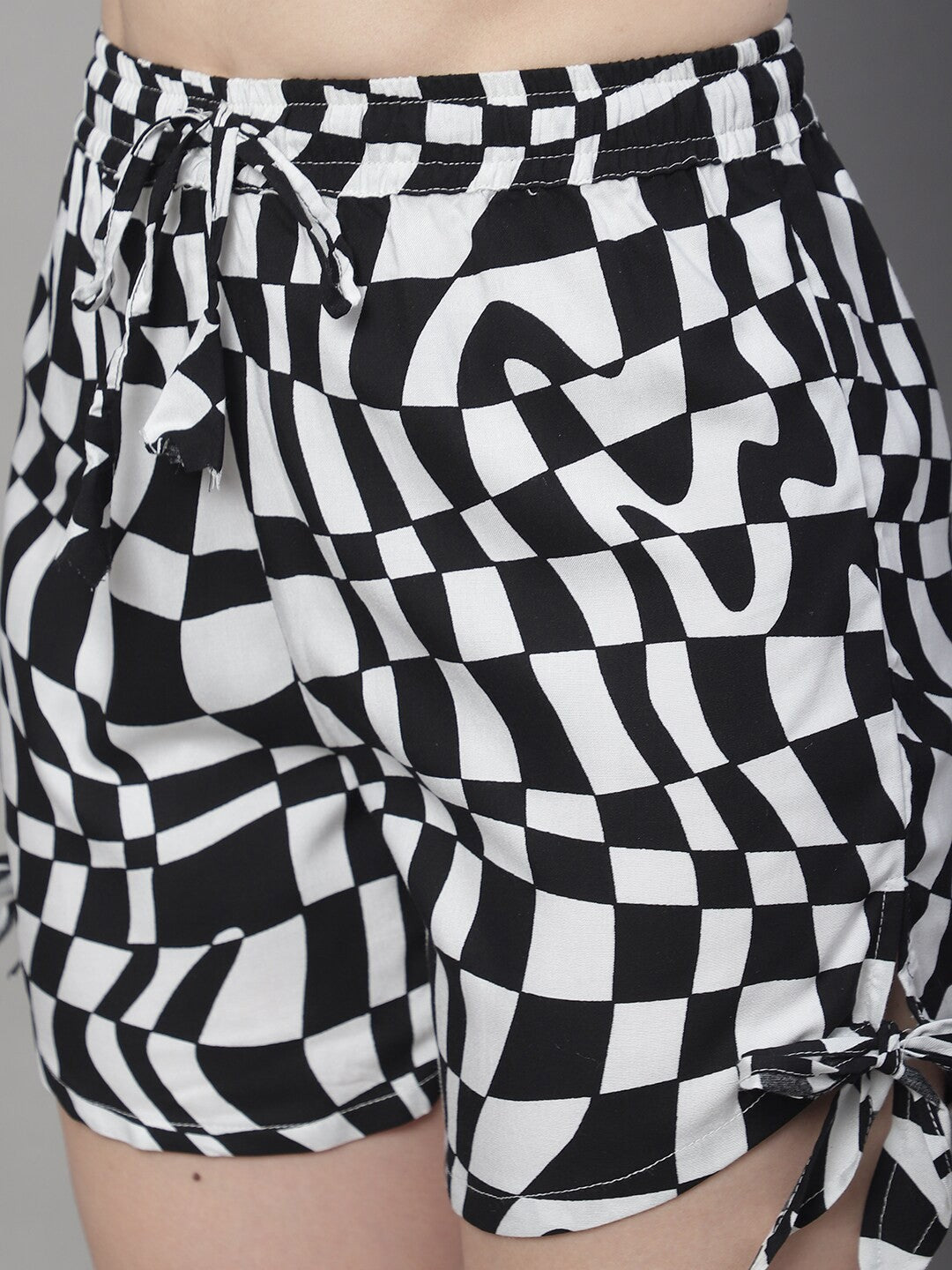 TerraDesi Vanta Warp Check Shorts – Statement Motion Edit